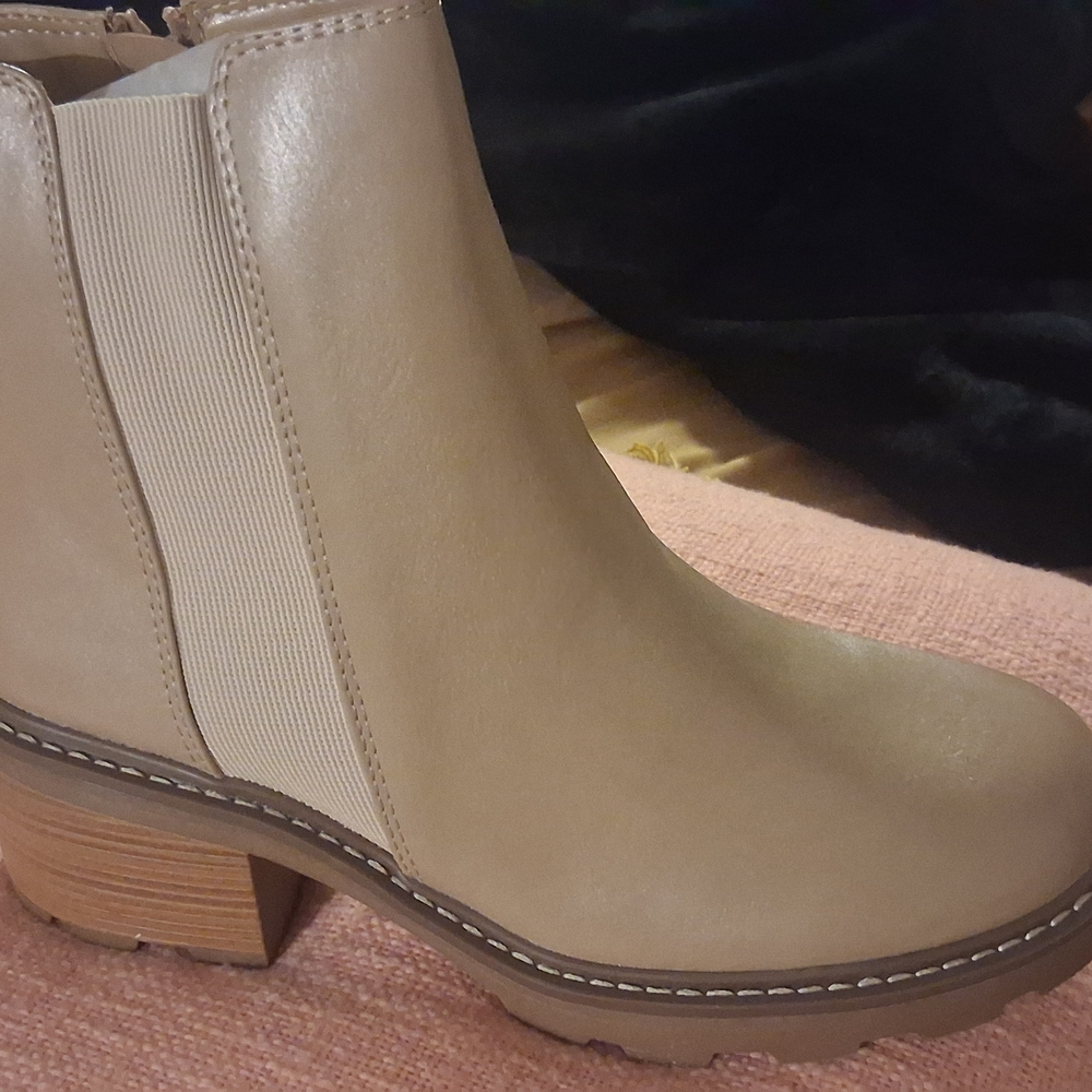 Elegant Tan Ankle Boots